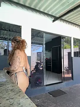 Chloe Leaozinho online show from 11, 11, 2025