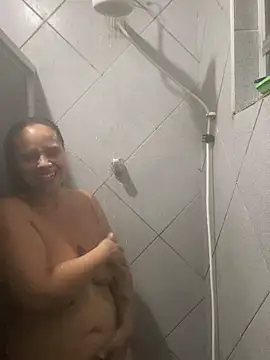Chloe Leaozinho online show from 4, 5, 2026