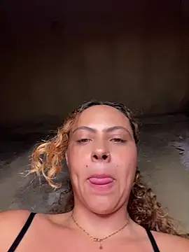 Chloe Leaozinho online show from 10, 5, 2026