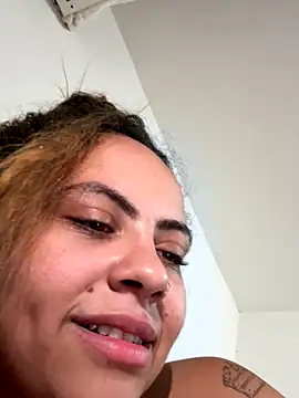 Chloe Leaozinho online show from 17, 10, 2025