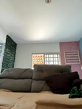 Chloe Leaozinho online show from 7, 11, 2025