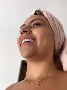 Chloe Leaozinho online show from 1, 11, 2025