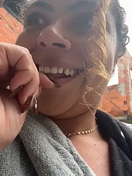 Chloe Leaozinho online show from 27, 5, 2026