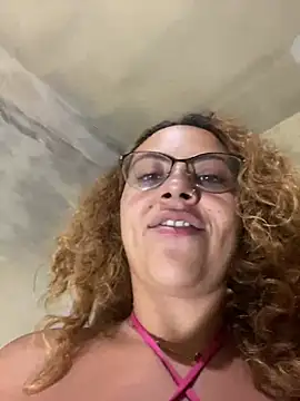 Chloe Leaozinho online show from 13, 4, 2026