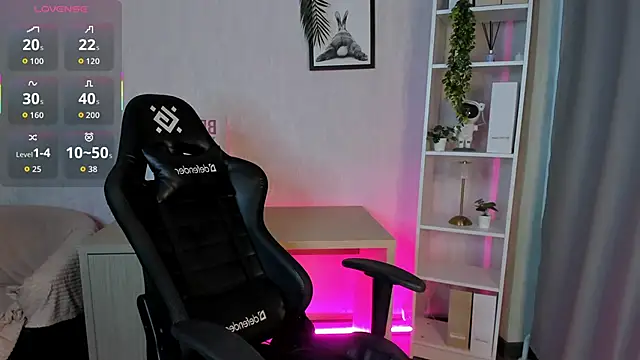 Snapshot of Megan_Williamms chatting on 11, 11, 2025 Megan Williamms online show from 11, 11, 2025