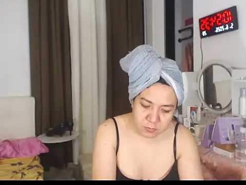 Snapshot of stellahugeX chatting on 5, 6, 2026 stellahugeX online show from 5, 6, 2026