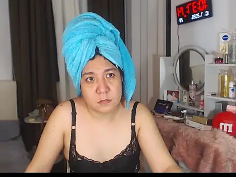 Snapshot of stellahugeX chatting on 10, 7, 2026 stellahugeX online show from 10, 7, 2026