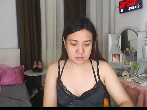 stellahugeX online show from 4, 4, 2026