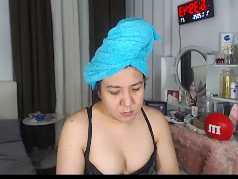 Snapshot of stellahugeX chatting on 7, 7, 2026 stellahugeX online show from 7, 7, 2026