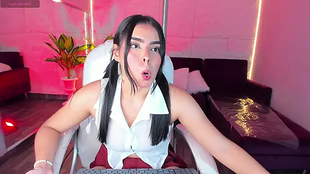 LovelyEyesx online show from 27, 9, 2025