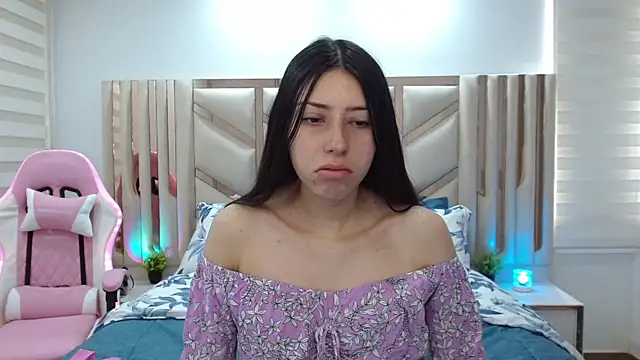 Snapshot of violett_star1 chatting on 22, 12, 2025 violett star1 online show from 22, 12, 2025