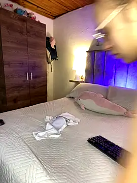 juliana-mancini online show from 4, 10, 2025