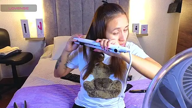 juliana-mancini online show from 12, 11, 2025