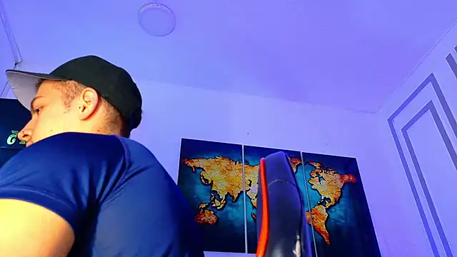 Snapshot of ALANNFERRER chatting on 4, 11, 2025 ALANNFERRER online show from 4, 11, 2025