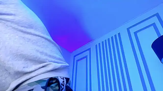 Snapshot of ALANNFERRER chatting on 10, 11, 2025 ALANNFERRER online show from 10, 11, 2025