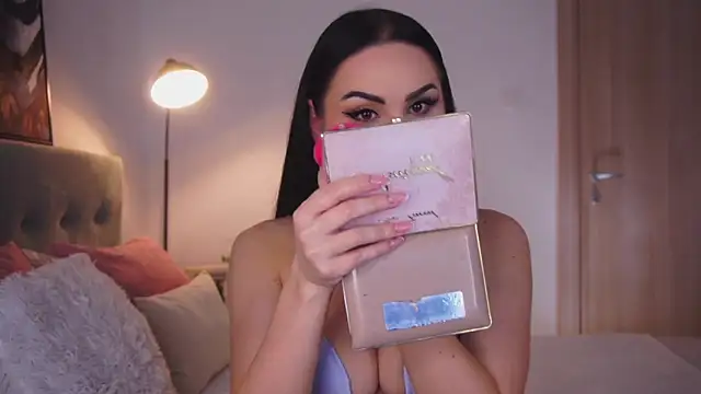 LauLaveau online show from 8, 2, 2026