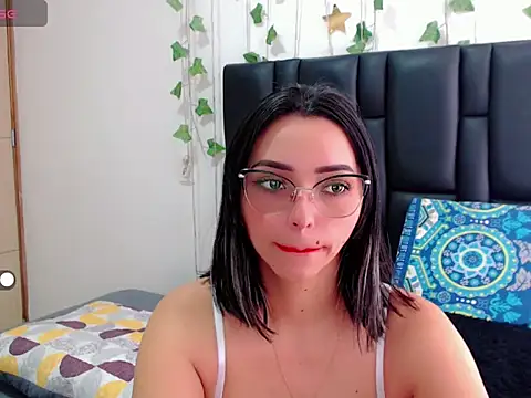 Snapshot of sara_arias00 chatting on 25, 9, 2025 sara arias00 online show from 25, 9, 2025