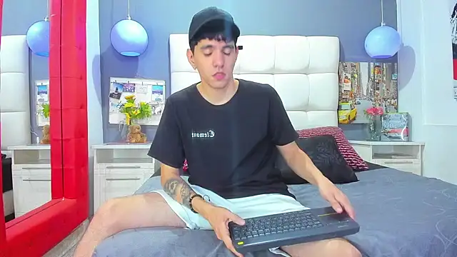 Matteo12  online show from 26, 10, 2025