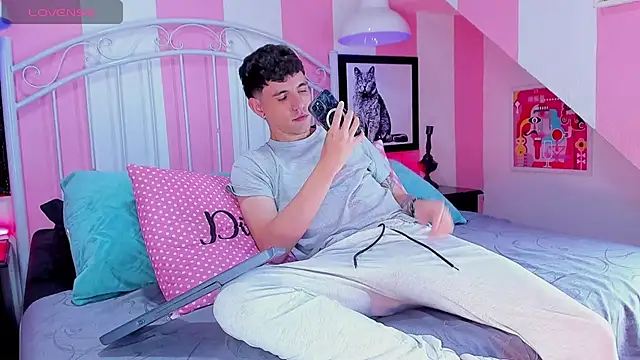 Matteo12  online show from 1, 10, 2025