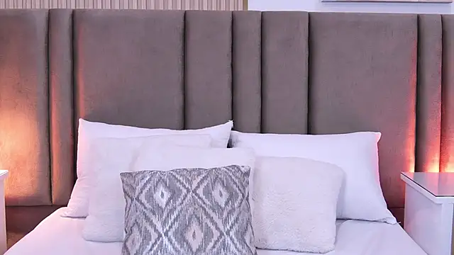 Snapshot of Sophie_DearGB chatting on 13, 11, 2025 Sophie DearGB online show from 13, 11, 2025