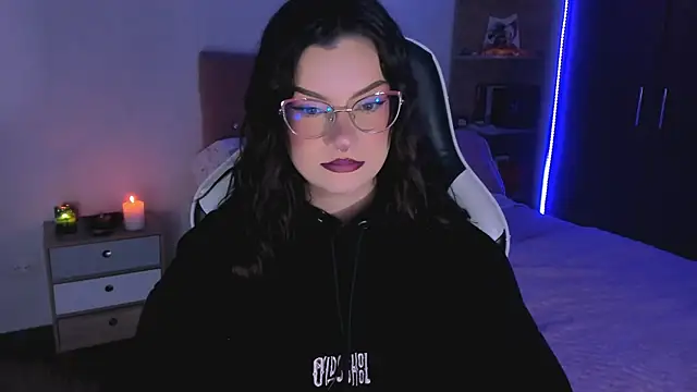 OphelianaRose33 online show from 3, 10, 2025