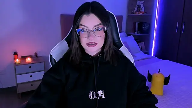 OphelianaRose33 online show from 7, 11, 2025