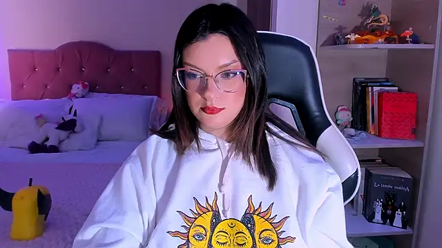 Snapshot of OphelianaRose33 chatting on 22, 2, 2026 OphelianaRose33 online show from 22, 2, 2026