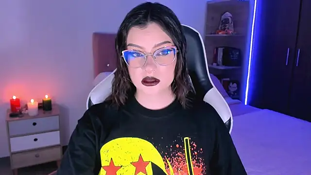 OphelianaRose33 online show from 17, 10, 2025