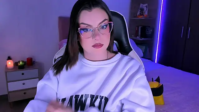 OphelianaRose33 online show from 17, 11, 2025