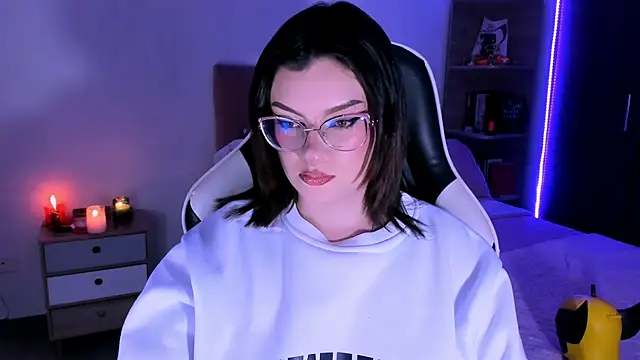 OphelianaRose33 online show from 27, 10, 2025