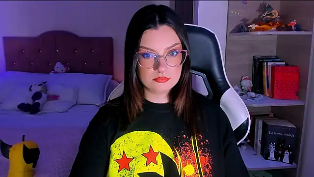 Snapshot of OphelianaRose33 chatting on 21, 2, 2026 OphelianaRose33 online show from 21, 2, 2026