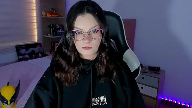 OphelianaRose33 online show from 2, 6, 2026