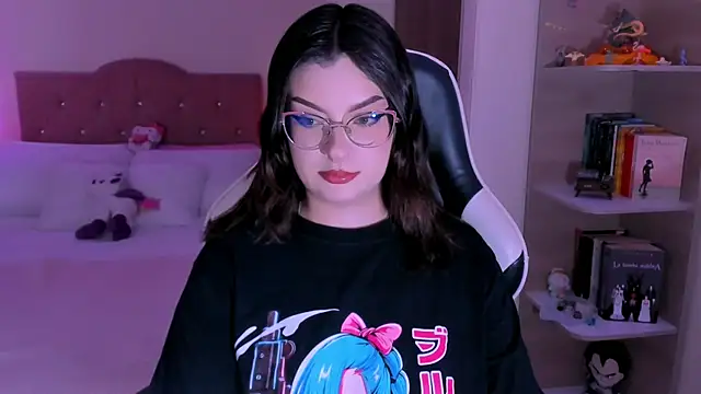 OphelianaRose33 online show from 19, 12, 2025