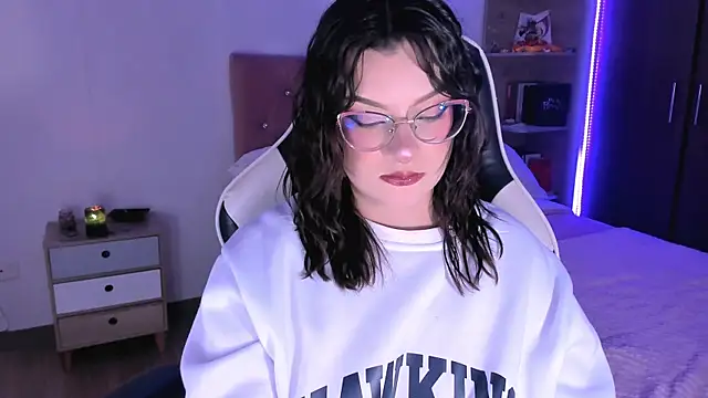 OphelianaRose33 online show from 28, 9, 2025