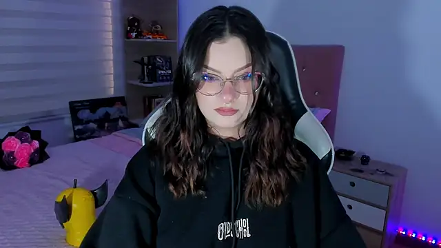 OphelianaRose33 online show from 10, 6, 2026