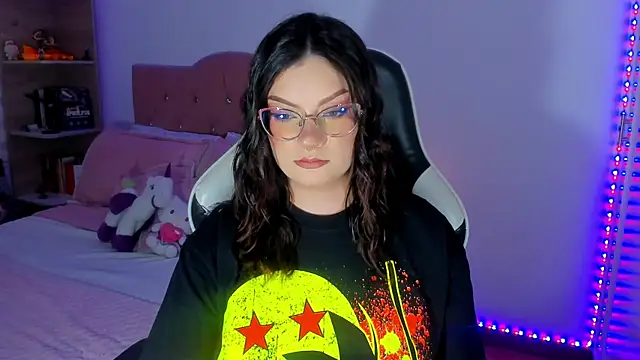 OphelianaRose33 online show from 25, 5, 2026