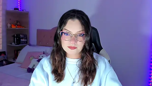 OphelianaRose33 online show from 3, 6, 2026