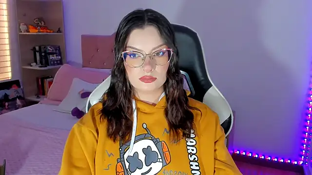 OphelianaRose33 online show from 1, 6, 2026