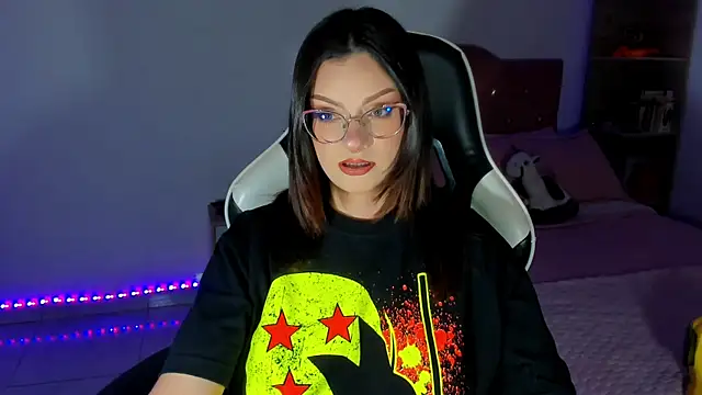 OphelianaRose33 online show from 15, 5, 2026