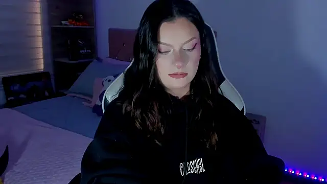 OphelianaRose33 online show from 26, 6, 2026