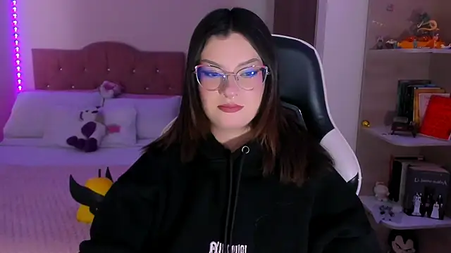 Snapshot of OphelianaRose33 chatting on 17, 1, 2026 OphelianaRose33 online show from 17, 1, 2026