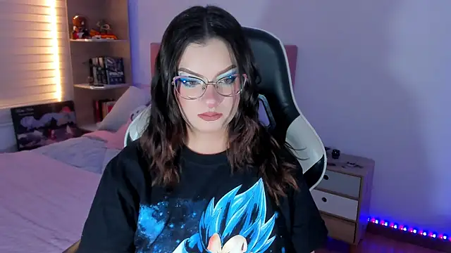 OphelianaRose33 online show from 11, 6, 2026