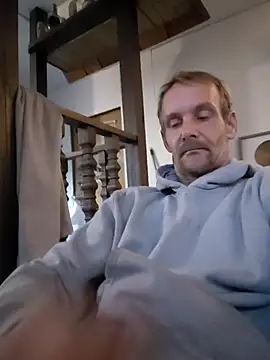 Snapshot of Hungwell1515 chatting on 6, 2, 2026 Hungwell1515 online show from 6, 2, 2026