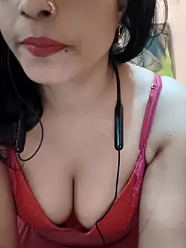 Snapshot of Divya_Bharti chatting on 3, 11, 2025 Divya Bharti online show from 3, 11, 2025