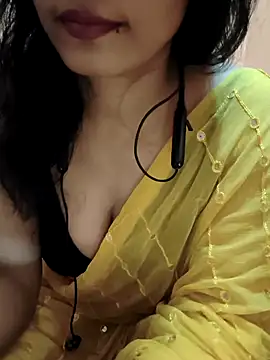 Snapshot of Divya_Bharti chatting on 14, 11, 2025 Divya Bharti online show from 14, 11, 2025