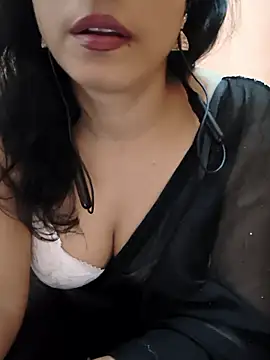 Snapshot of Divya_Bharti chatting on 8, 11, 2025 Divya Bharti online show from 8, 11, 2025