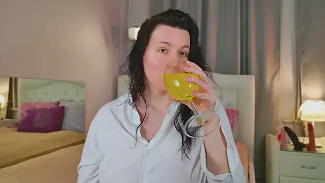 love me  tonight  online show from 25, 10, 2025