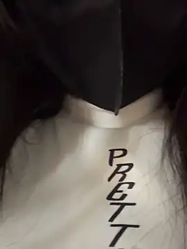 Linh 2004 online show from 15, 9, 2025