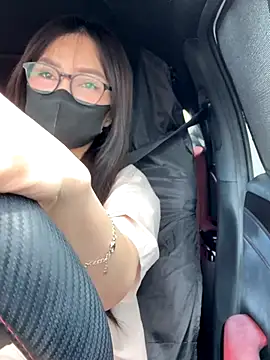 Linh 2004 online show from 25, 9, 2025