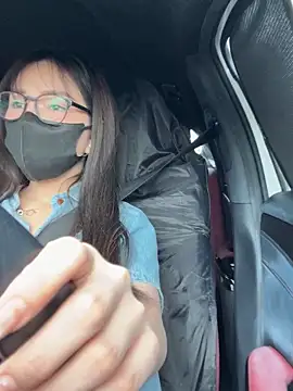 Linh 2004 online show from 30, 9, 2025